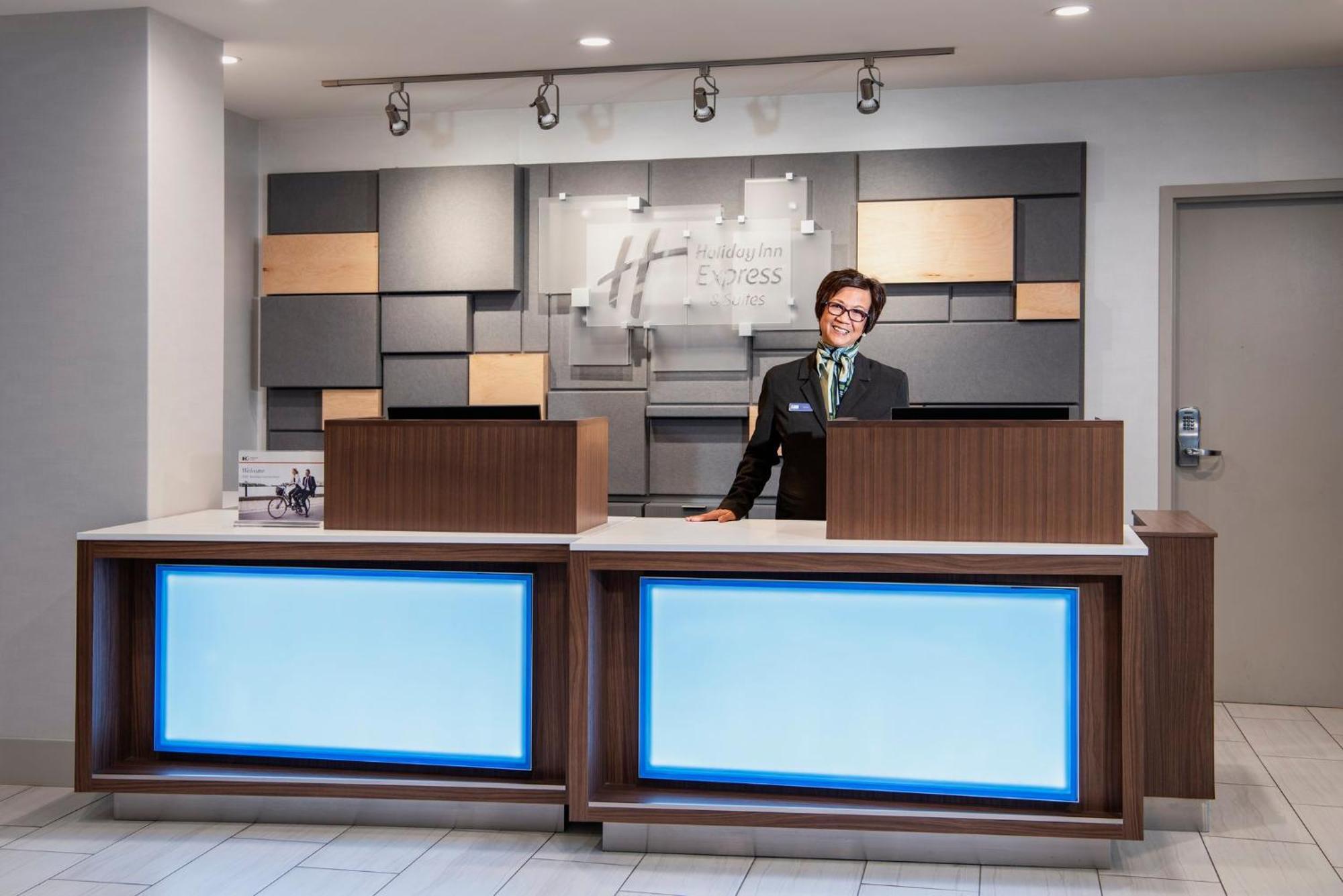 Holiday Inn Express Hotel & Suites Saskatoon By Ihg Exterior foto